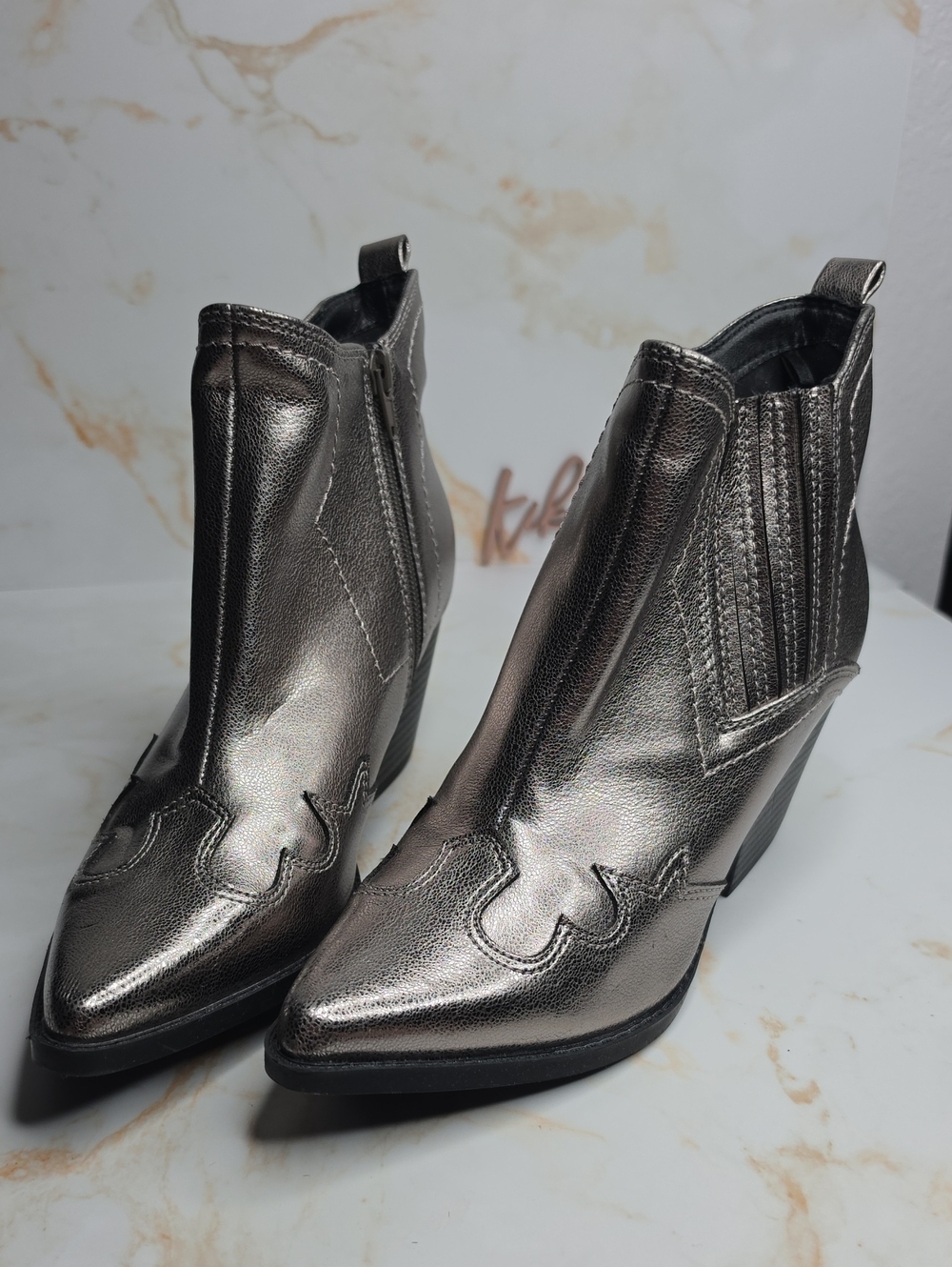 Indigo Rd. metallic silver ankle boots pointed toe and side zipper Size 7 New
